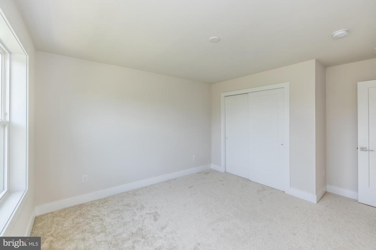 235 Iris Lane photo 26