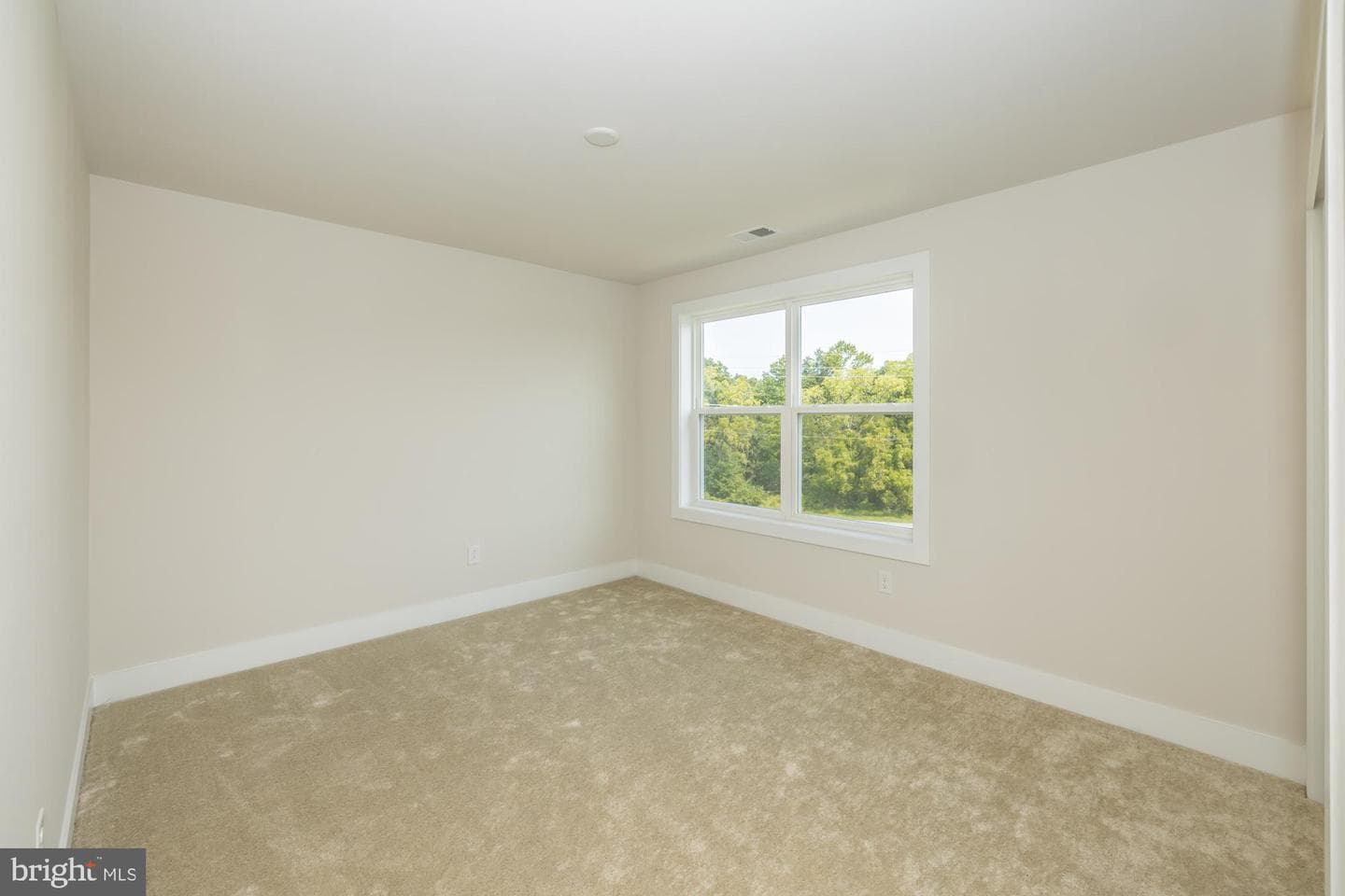 235 Iris Lane photo 27