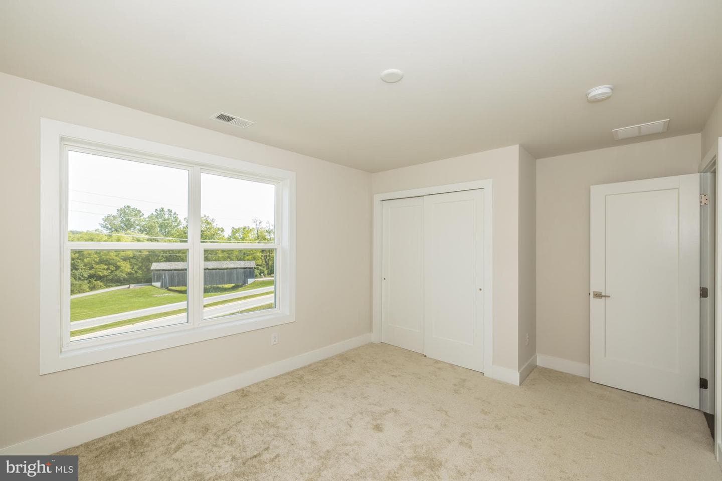 235 Iris Lane photo 28