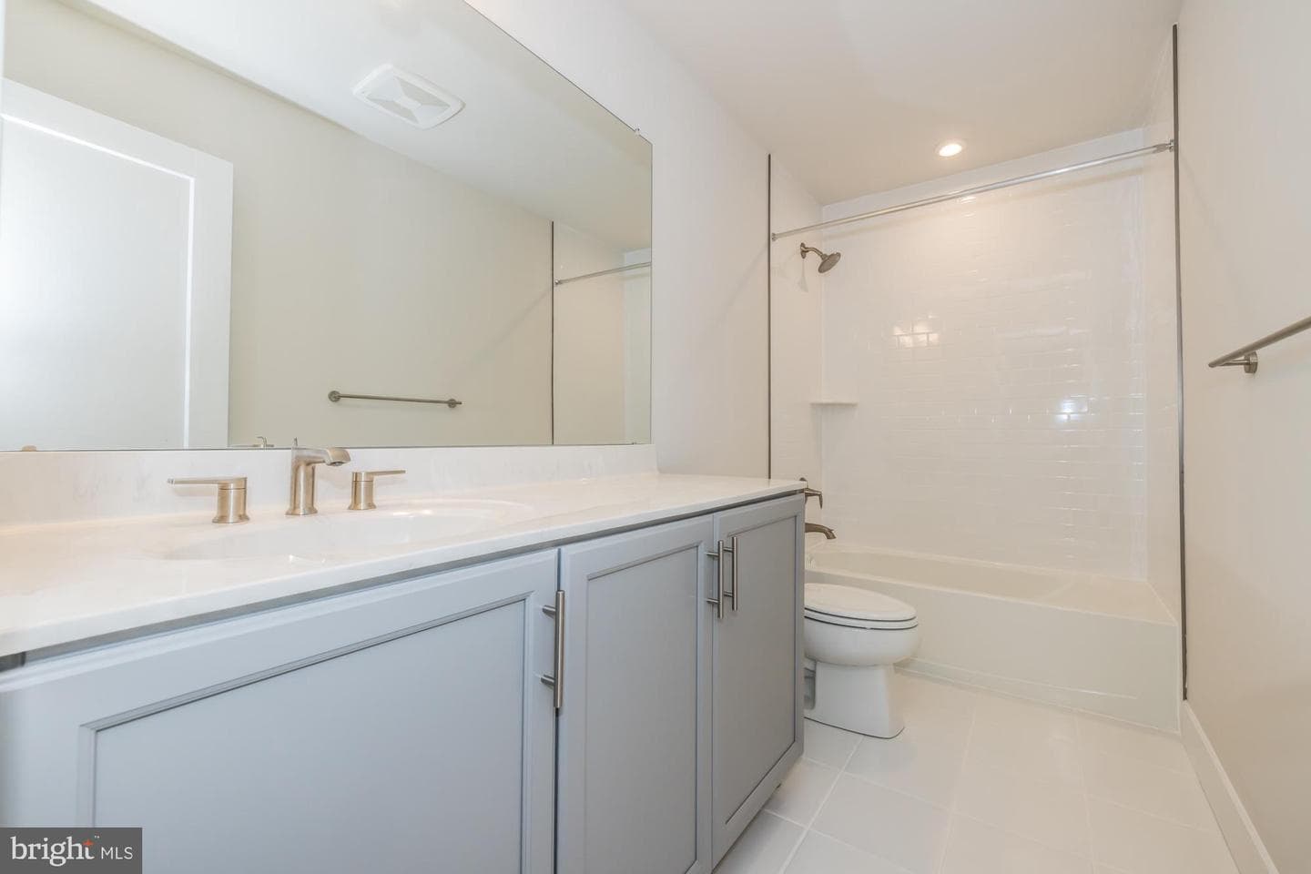 235 Iris Lane photo 30
