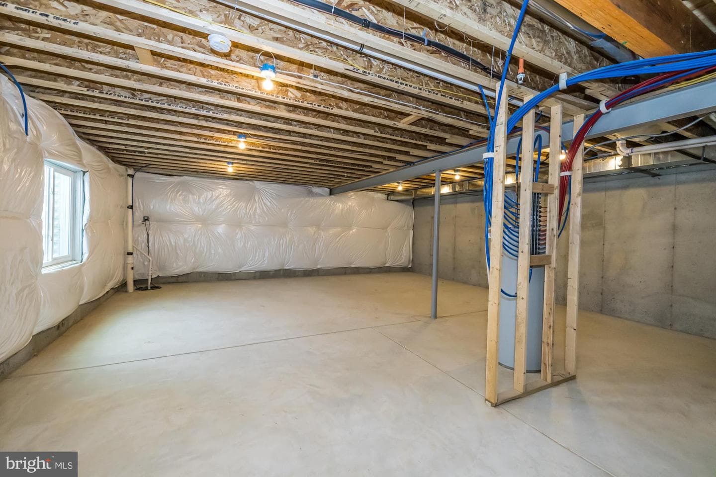235 Iris Lane photo 32