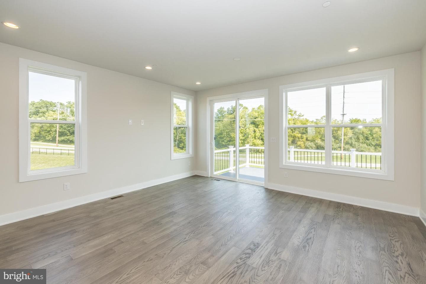 235 Iris Lane photo 5