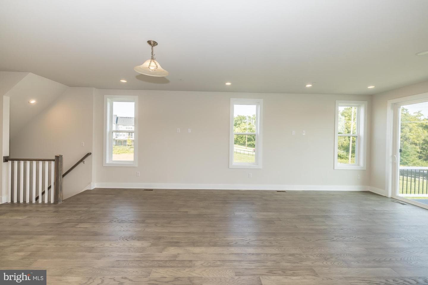 235 Iris Lane photo 7