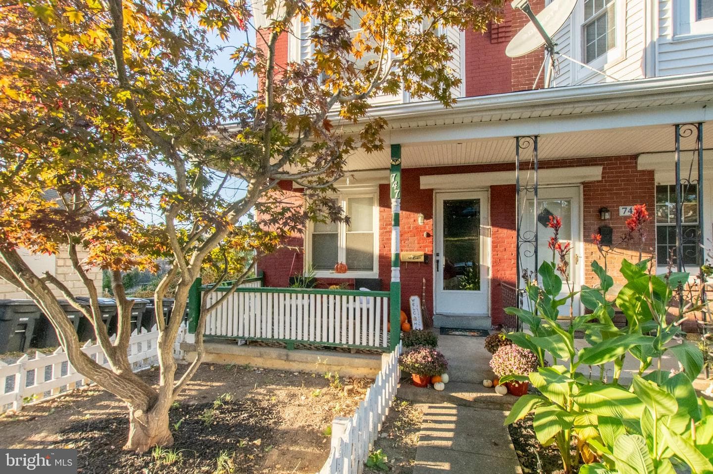 747 Oak Street