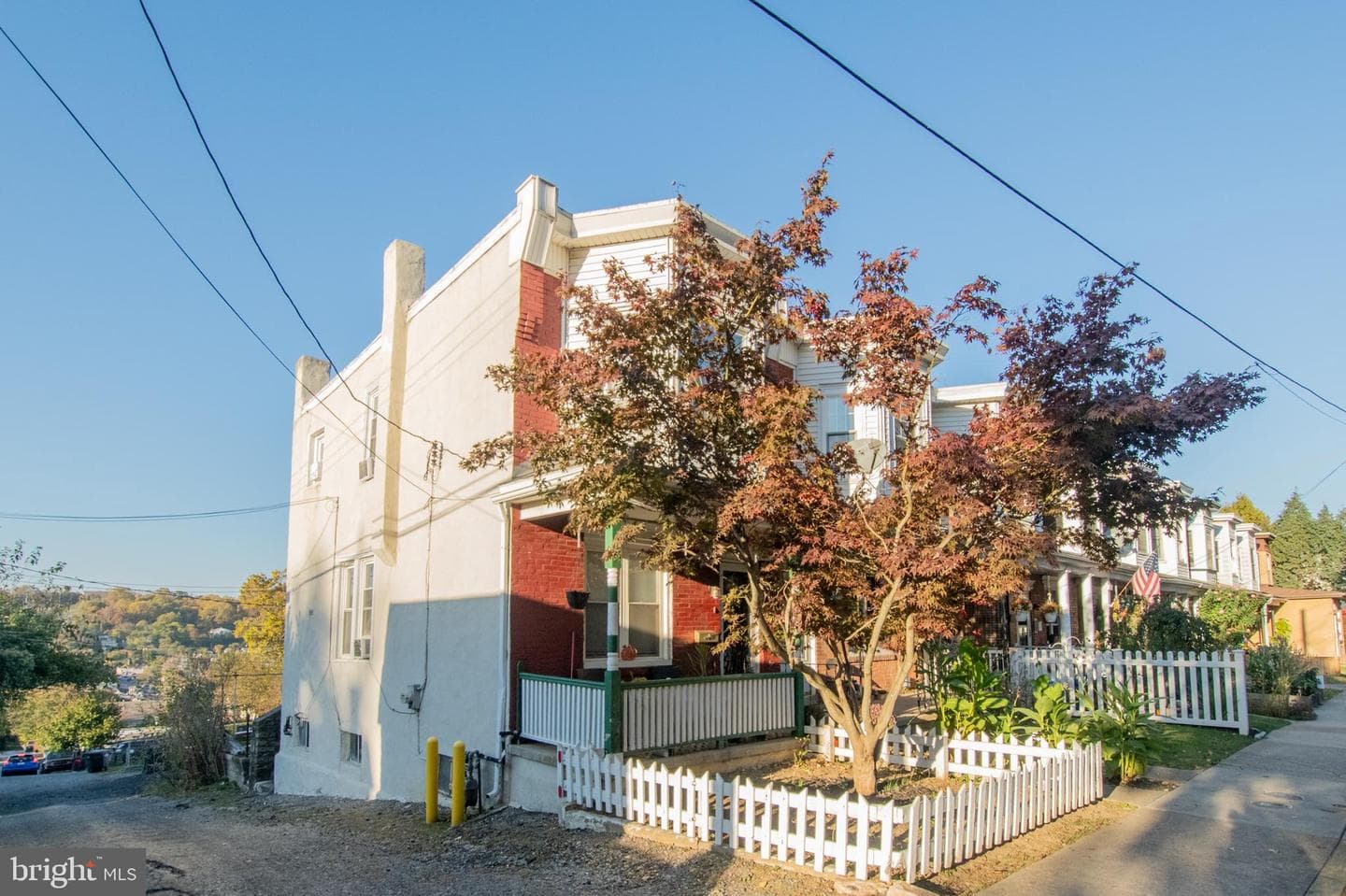 747 Oak Street photo 2
