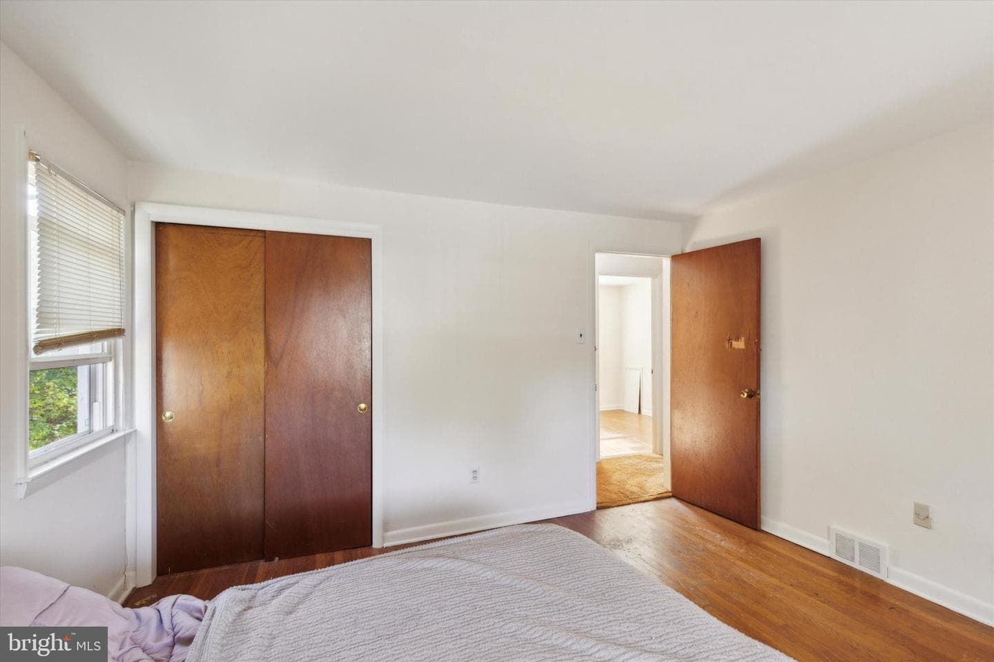 1408 Hunters Lane photo 11