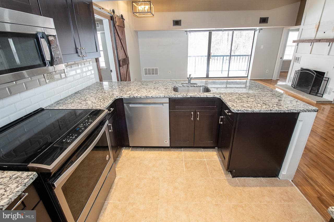 523 Washington Place #23 photo 17