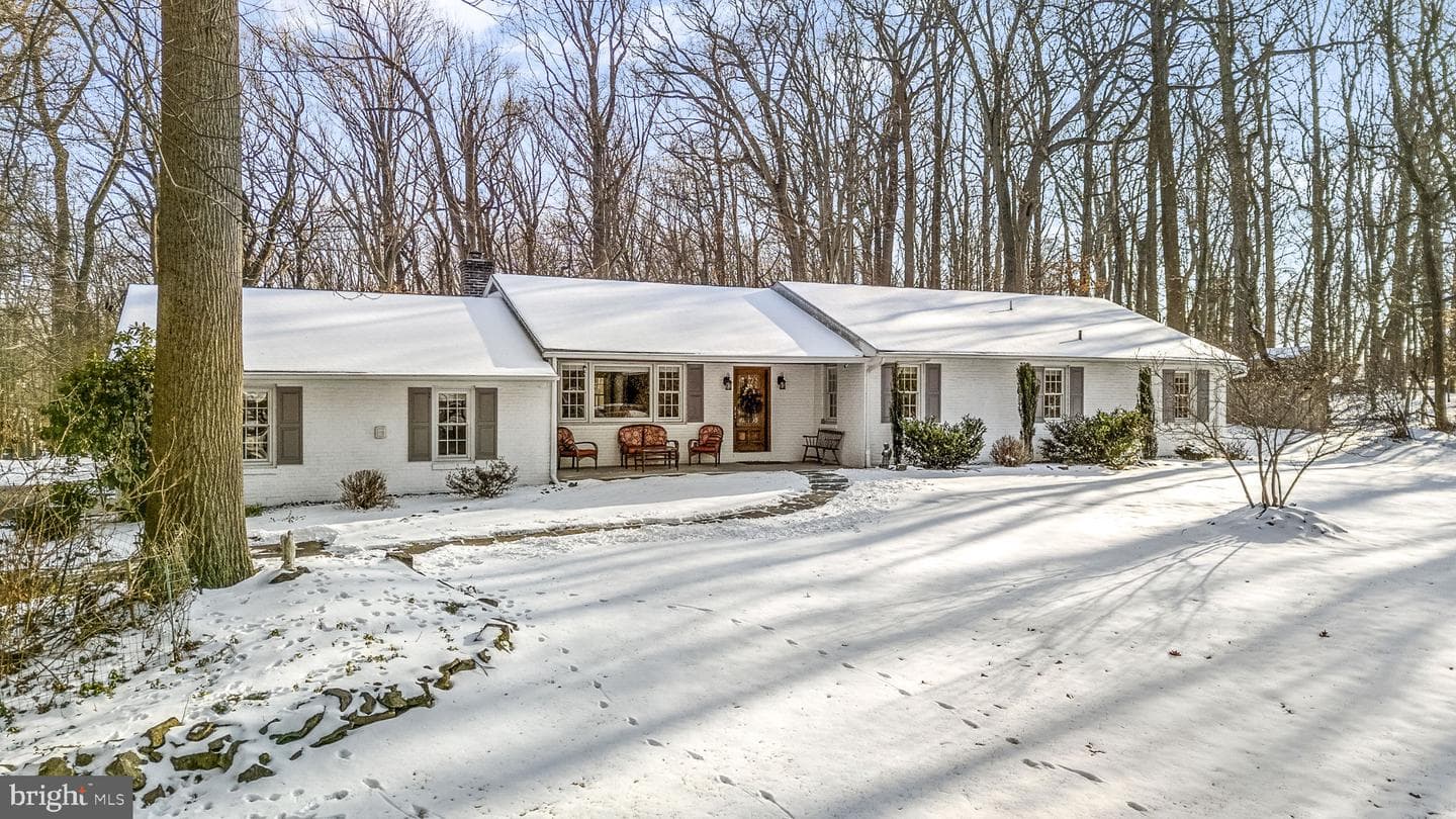 312 Oakbourne Road photo 1