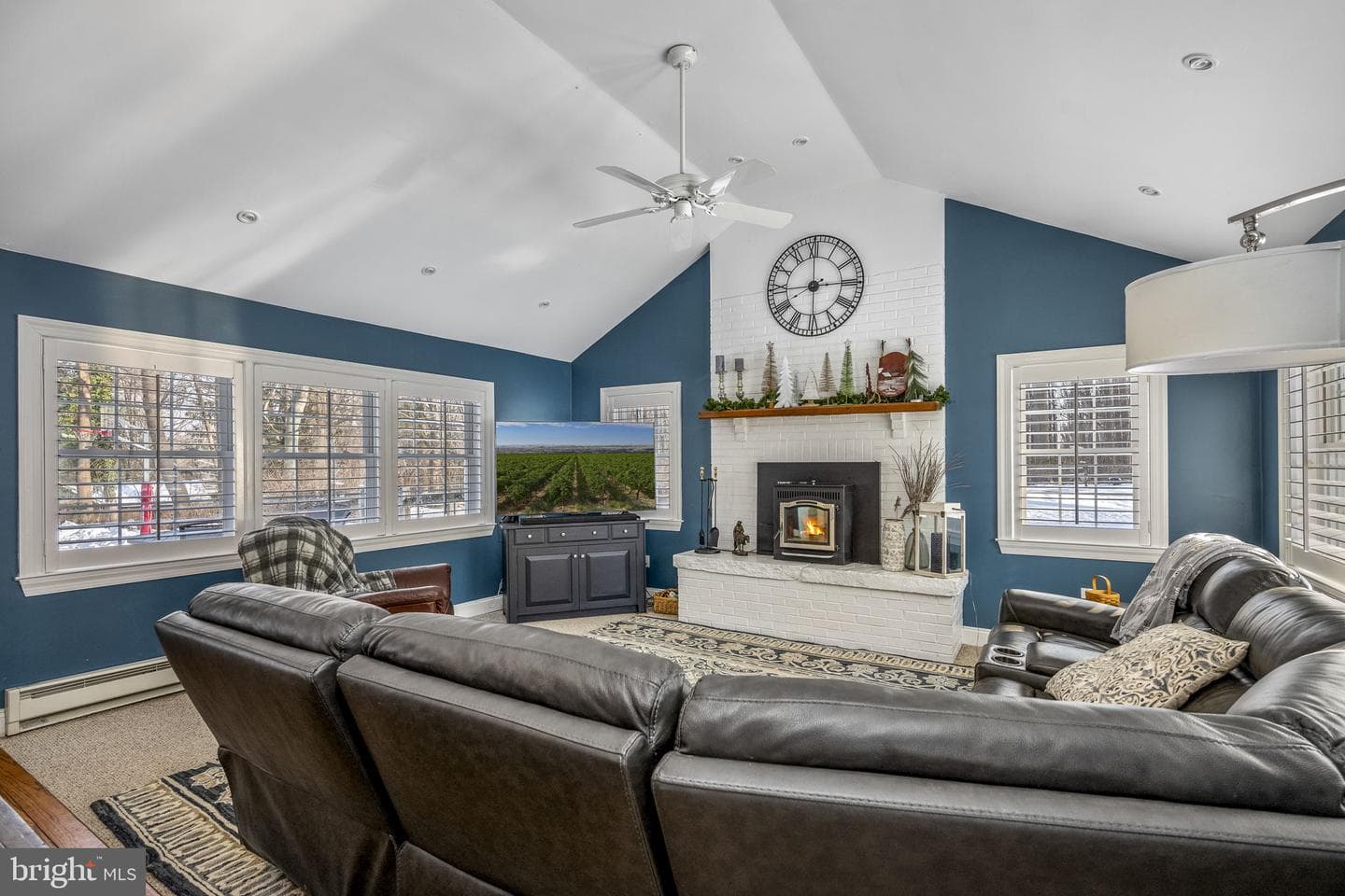 312 Oakbourne Road photo 2