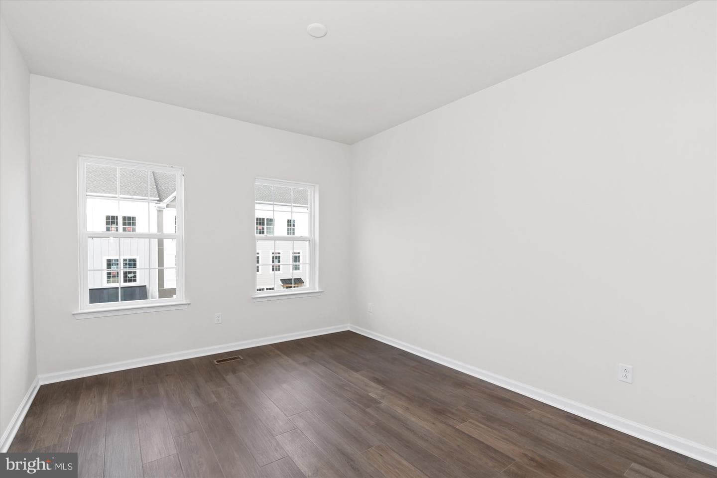 46 Pointe Place photo 11