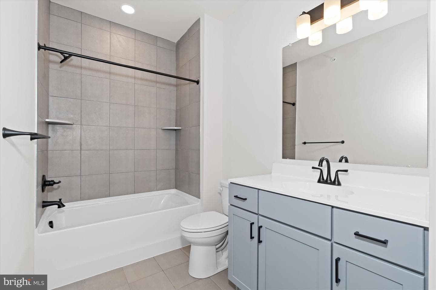 46 Pointe Place photo 12