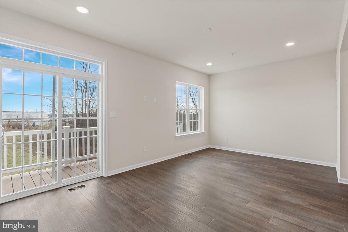 46 Pointe Place photo 2