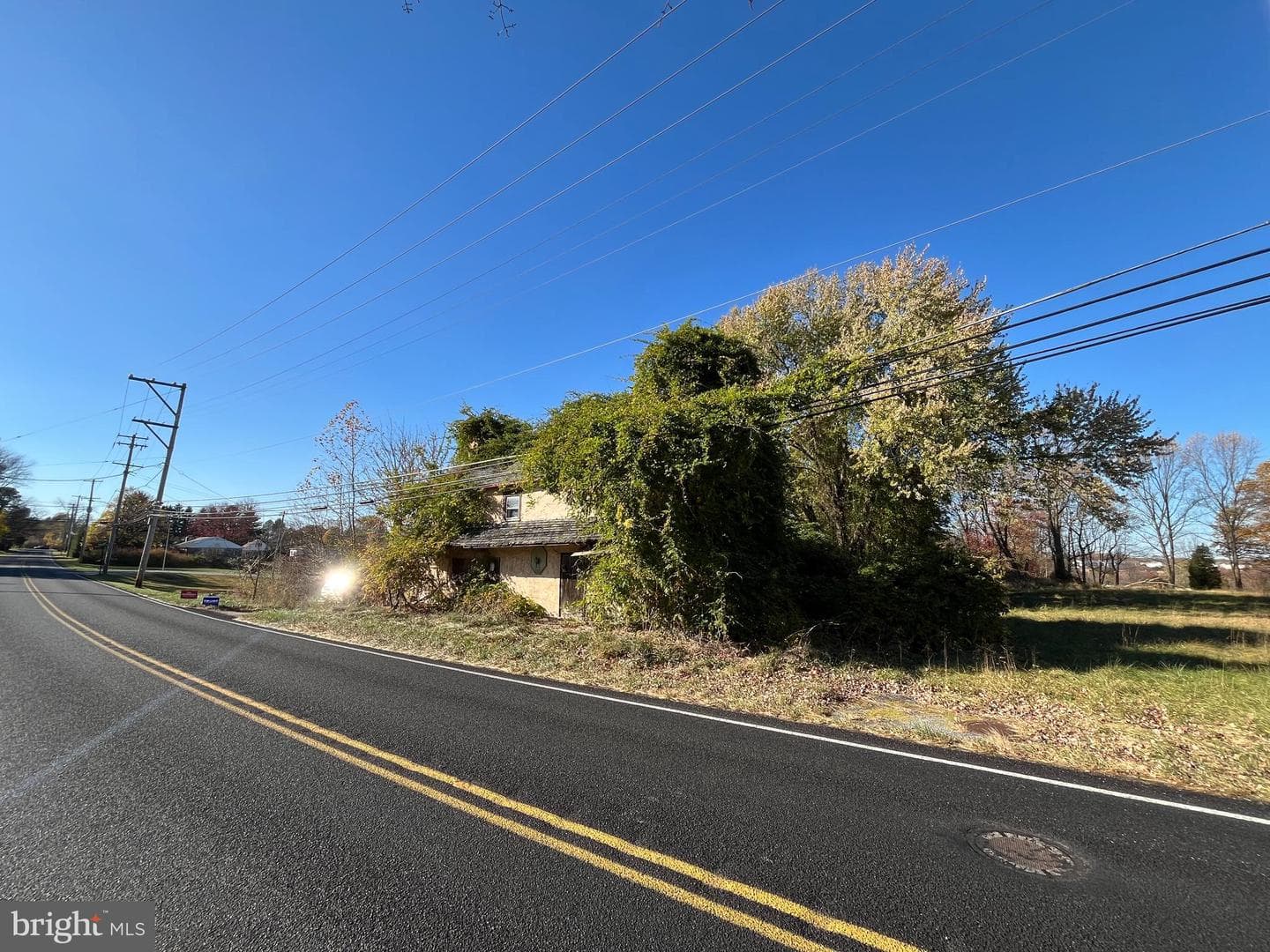 2305 E Kings Highway photo 3