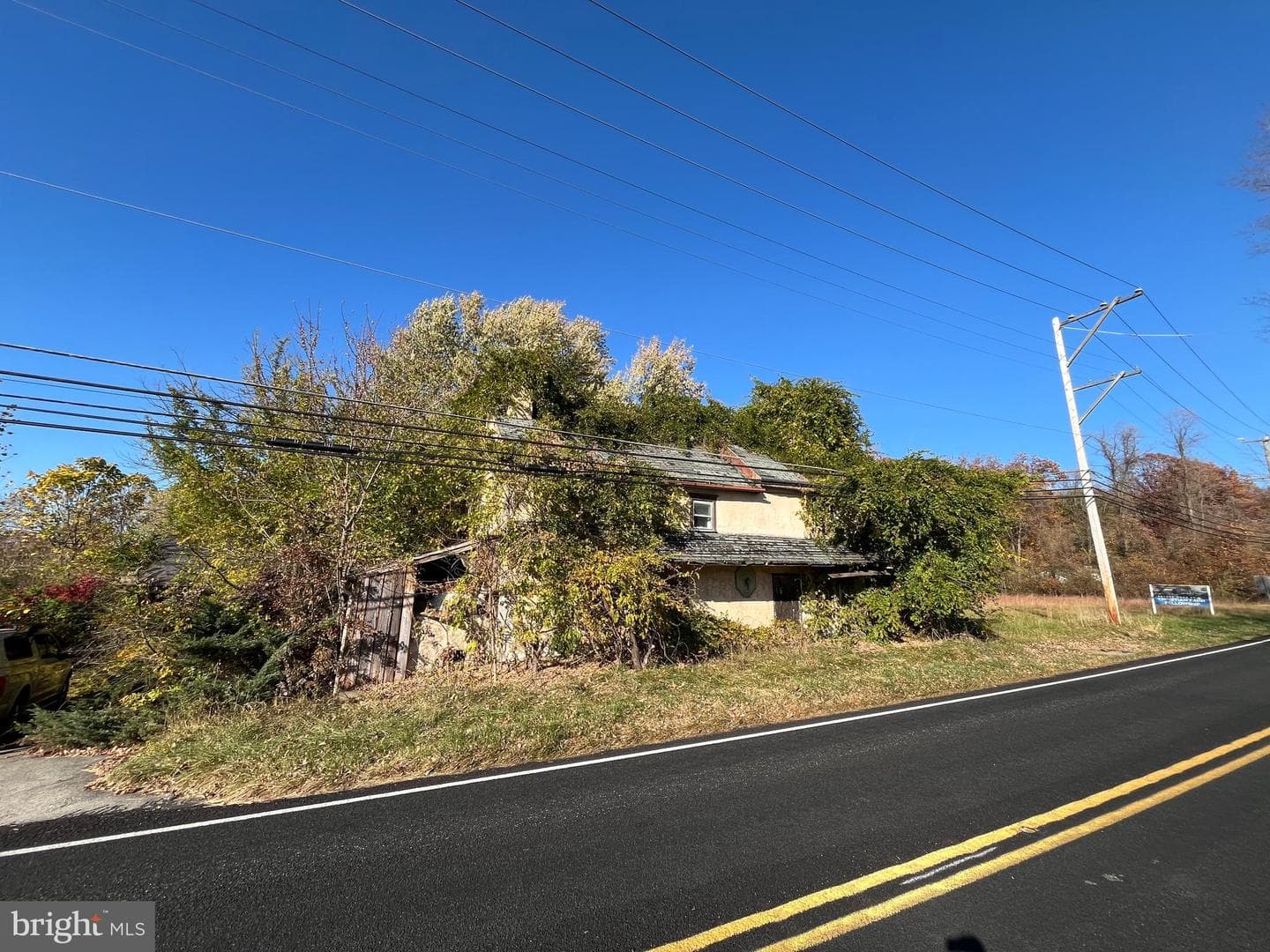 2305 E Kings Highway photo 4