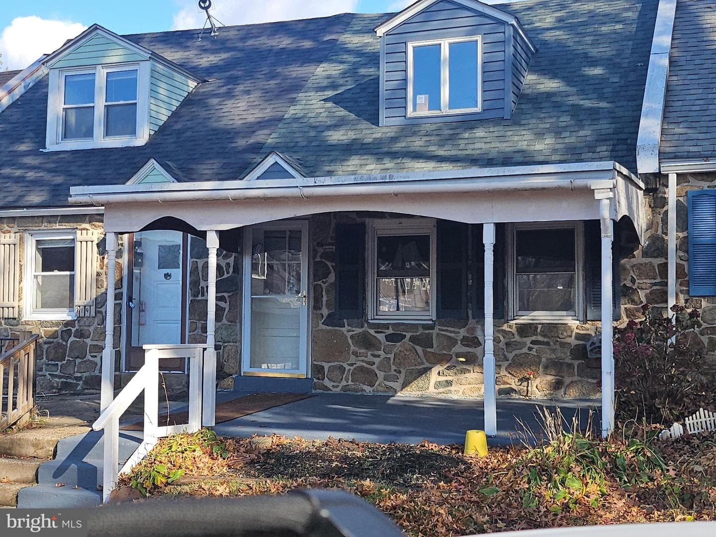 917 Woodlawn Avenue photo 2
