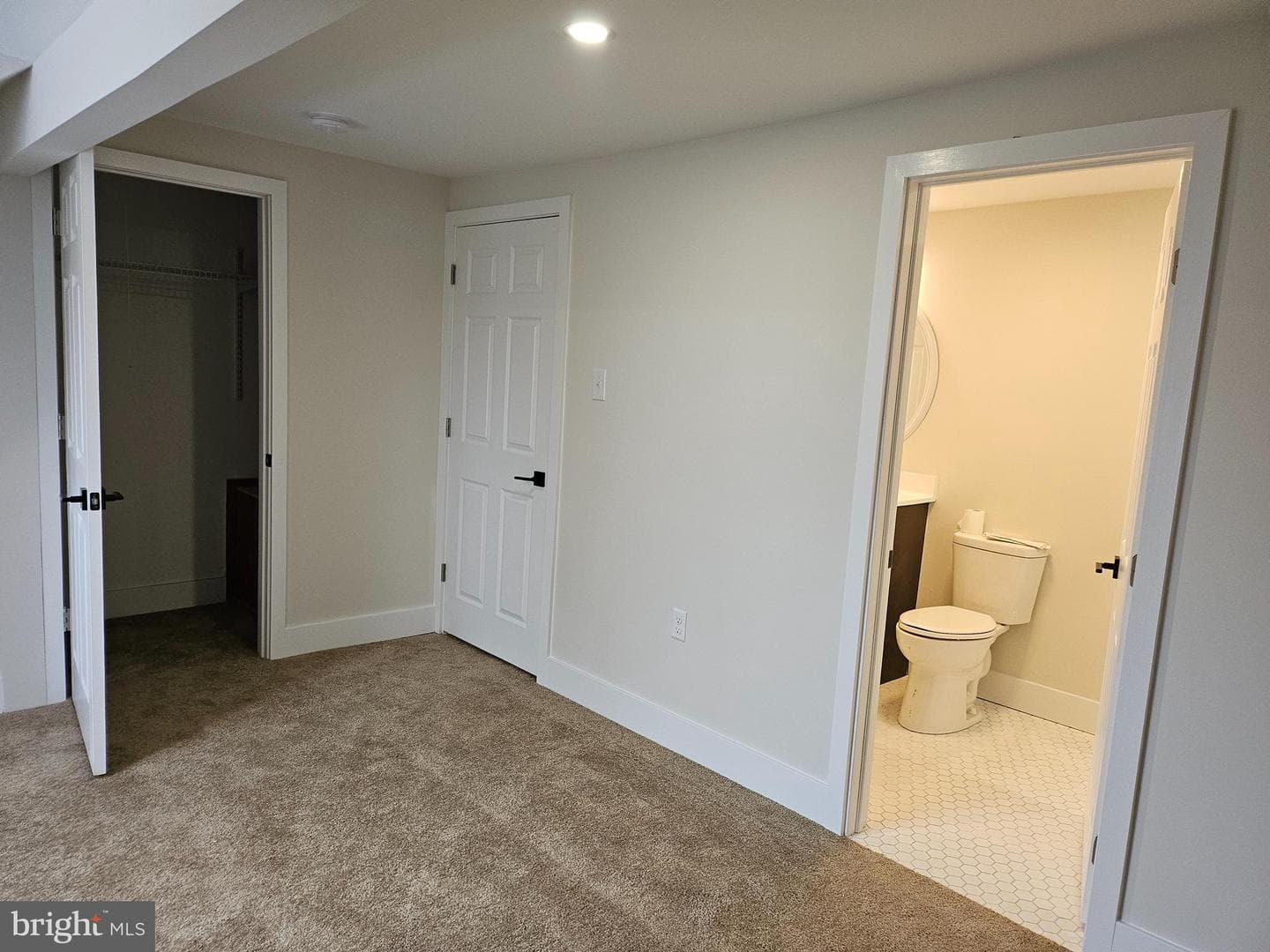 917 Woodlawn Avenue photo 24