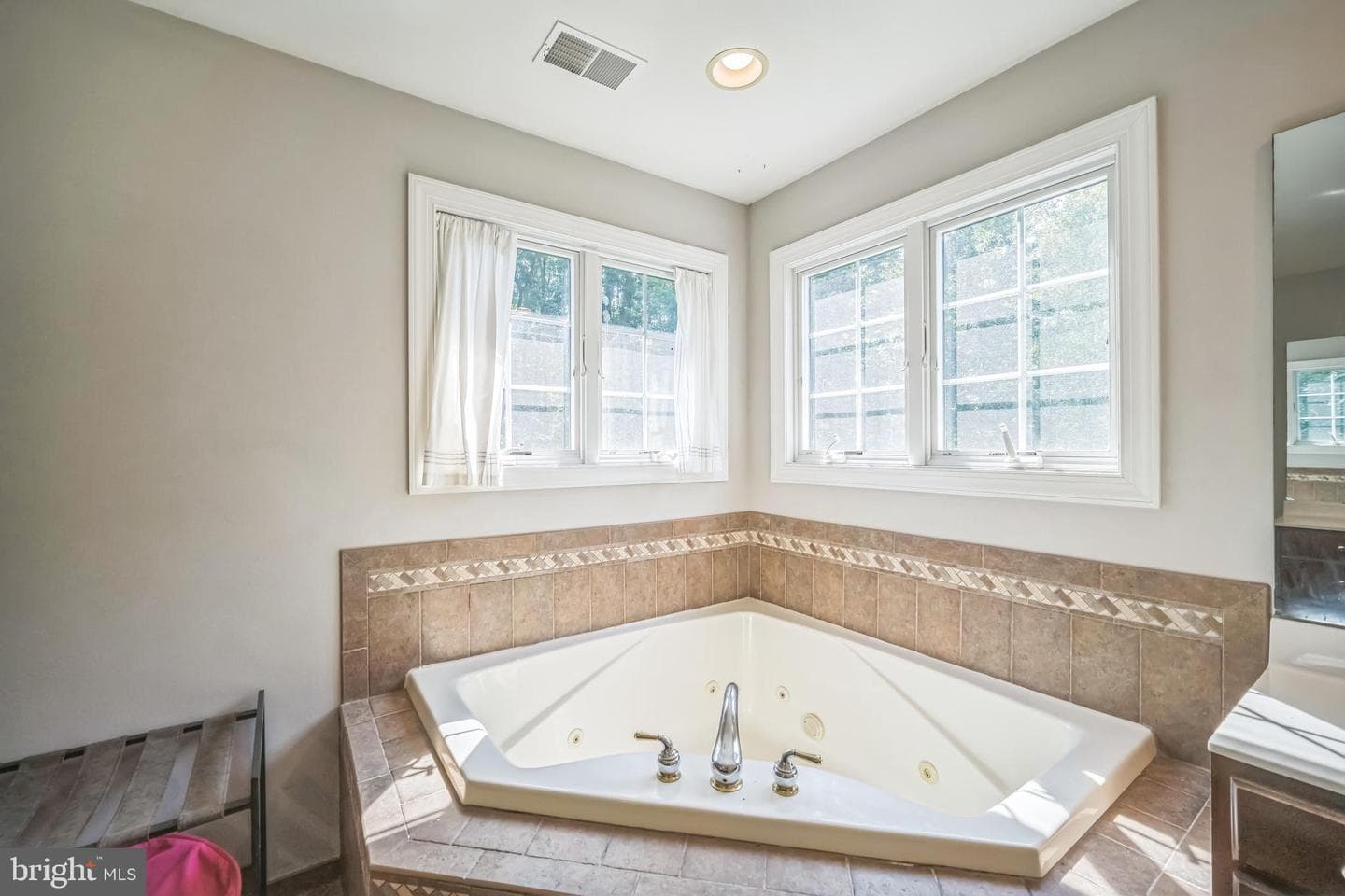 1160 N New Street photo 30