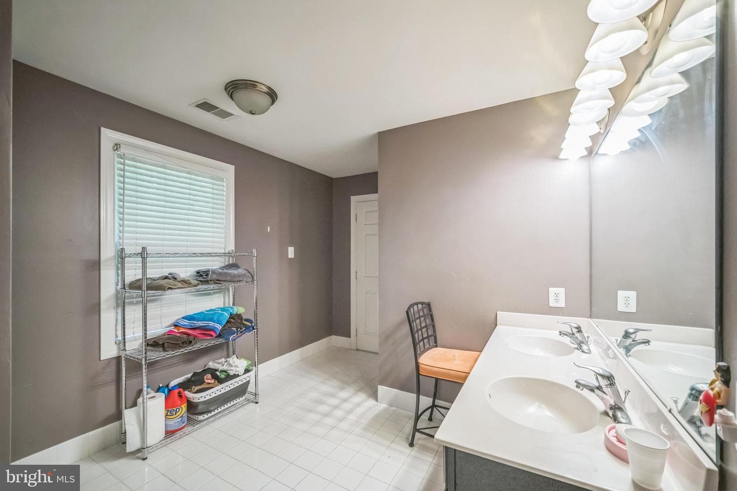 1160 N New Street photo 39