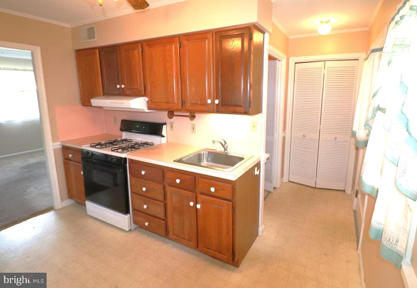 1221 Tyler Avenue photo 11