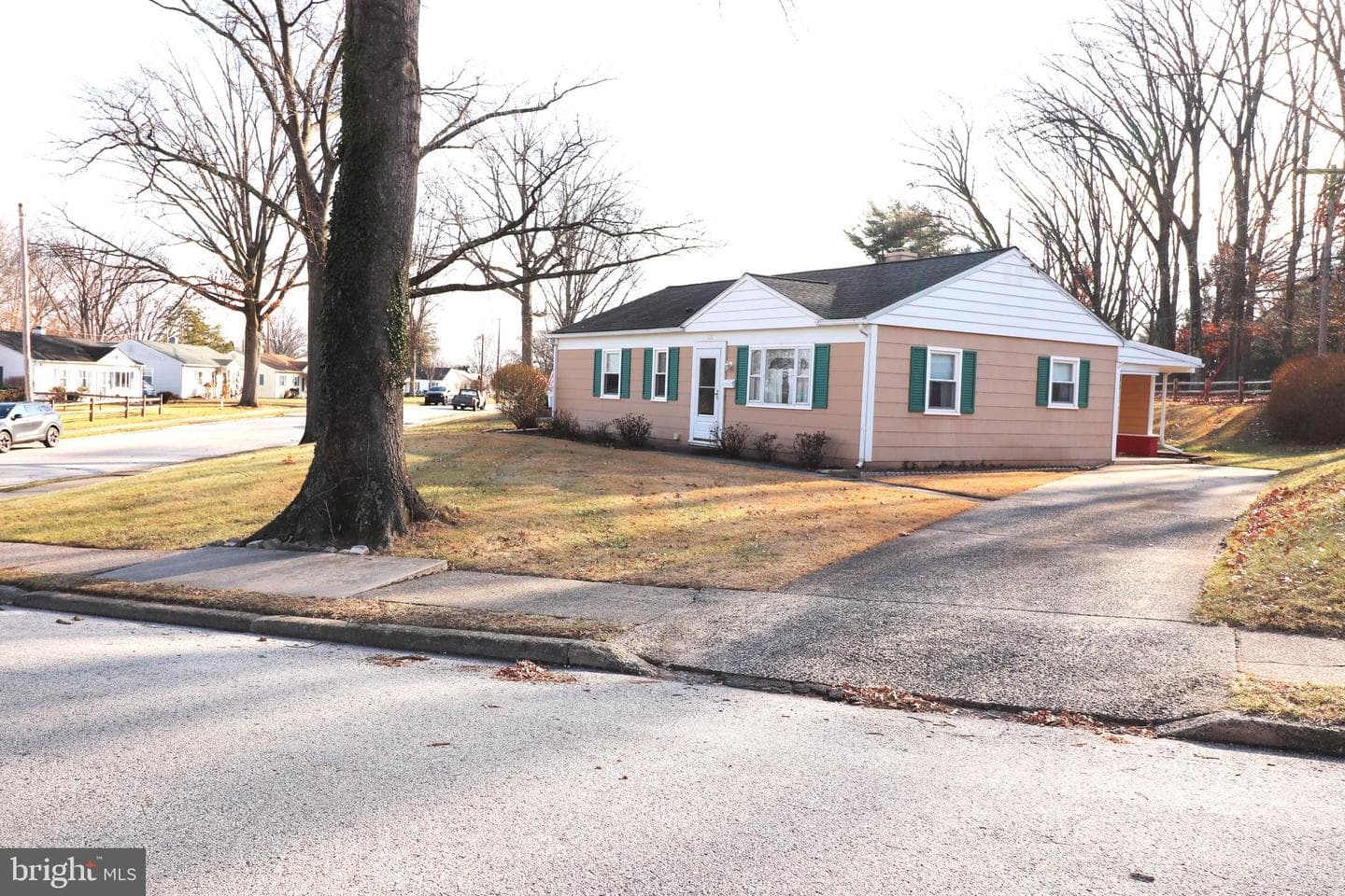 1221 Tyler Avenue photo 2