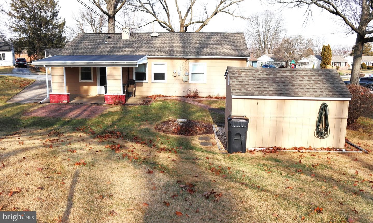 1221 Tyler Avenue photo 7