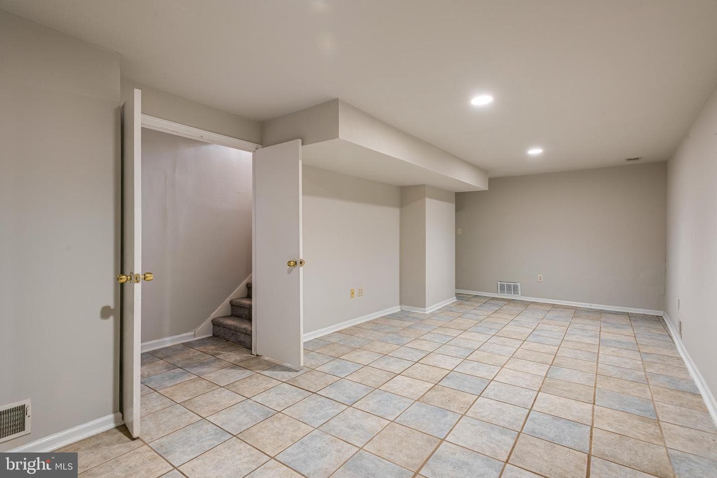 2 Stirling Court photo 28