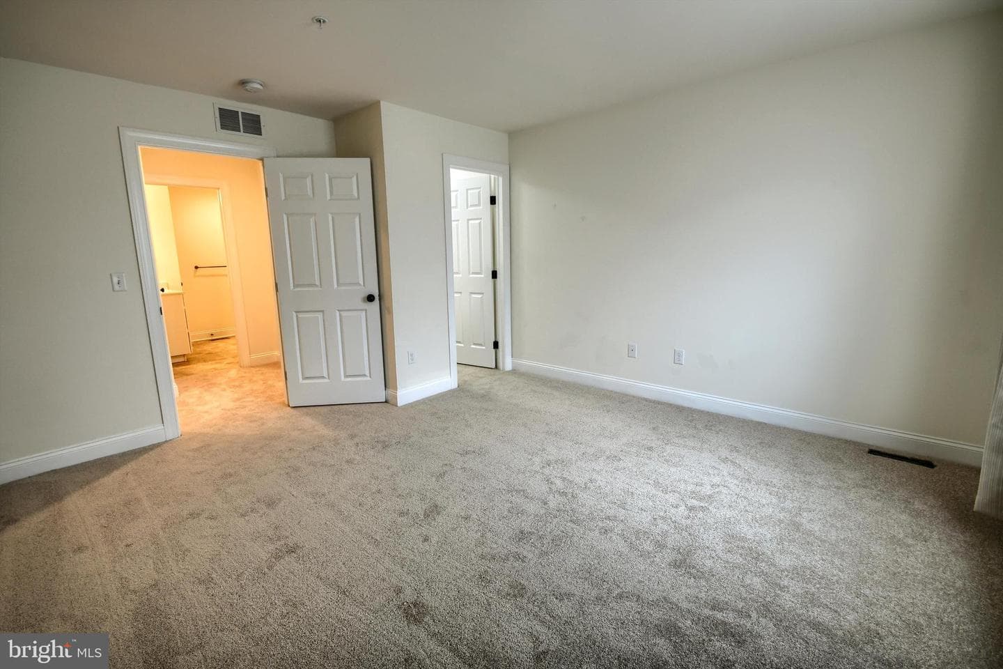 8 New Village Greene Drive photo 16