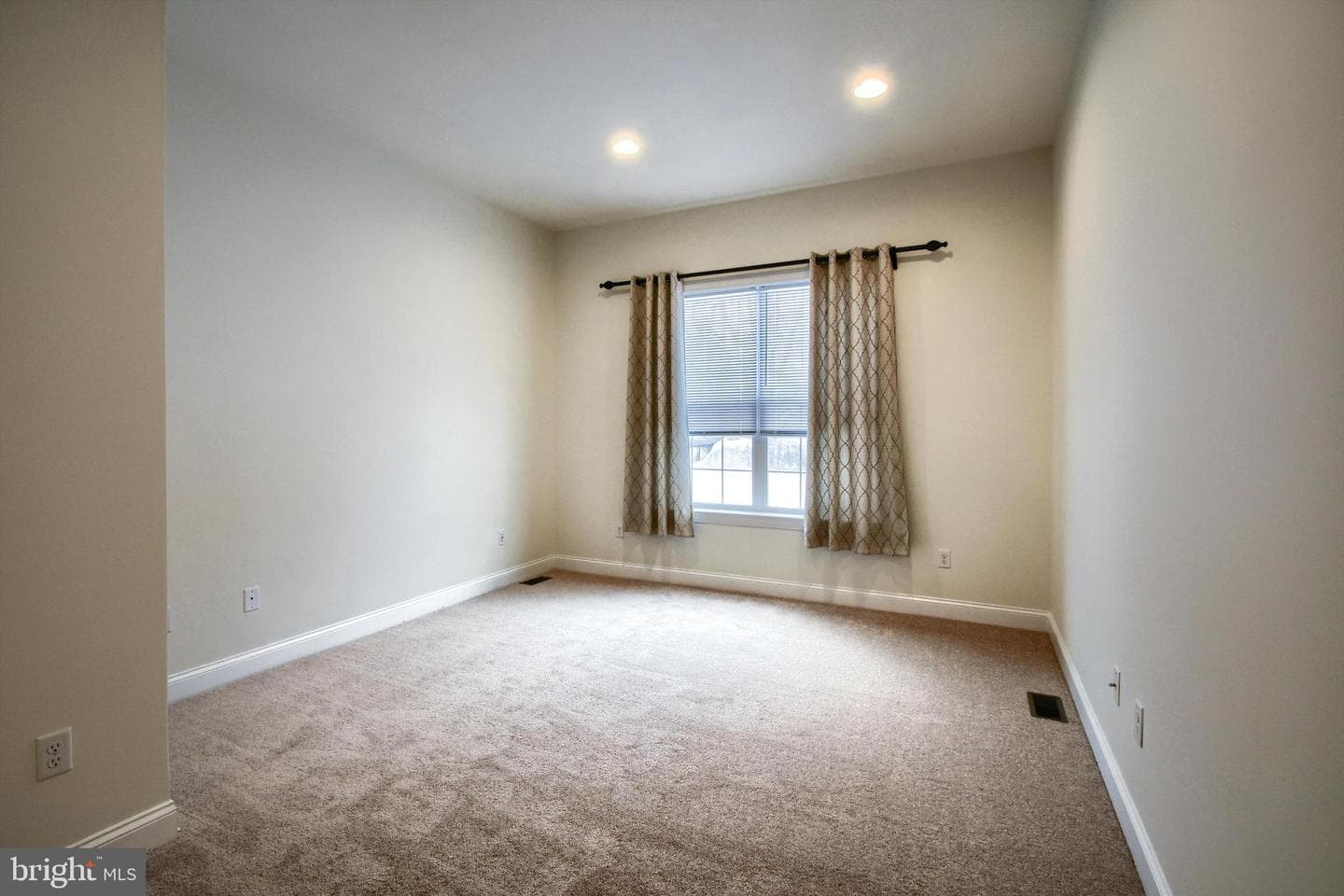 8 New Village Greene Drive photo 8