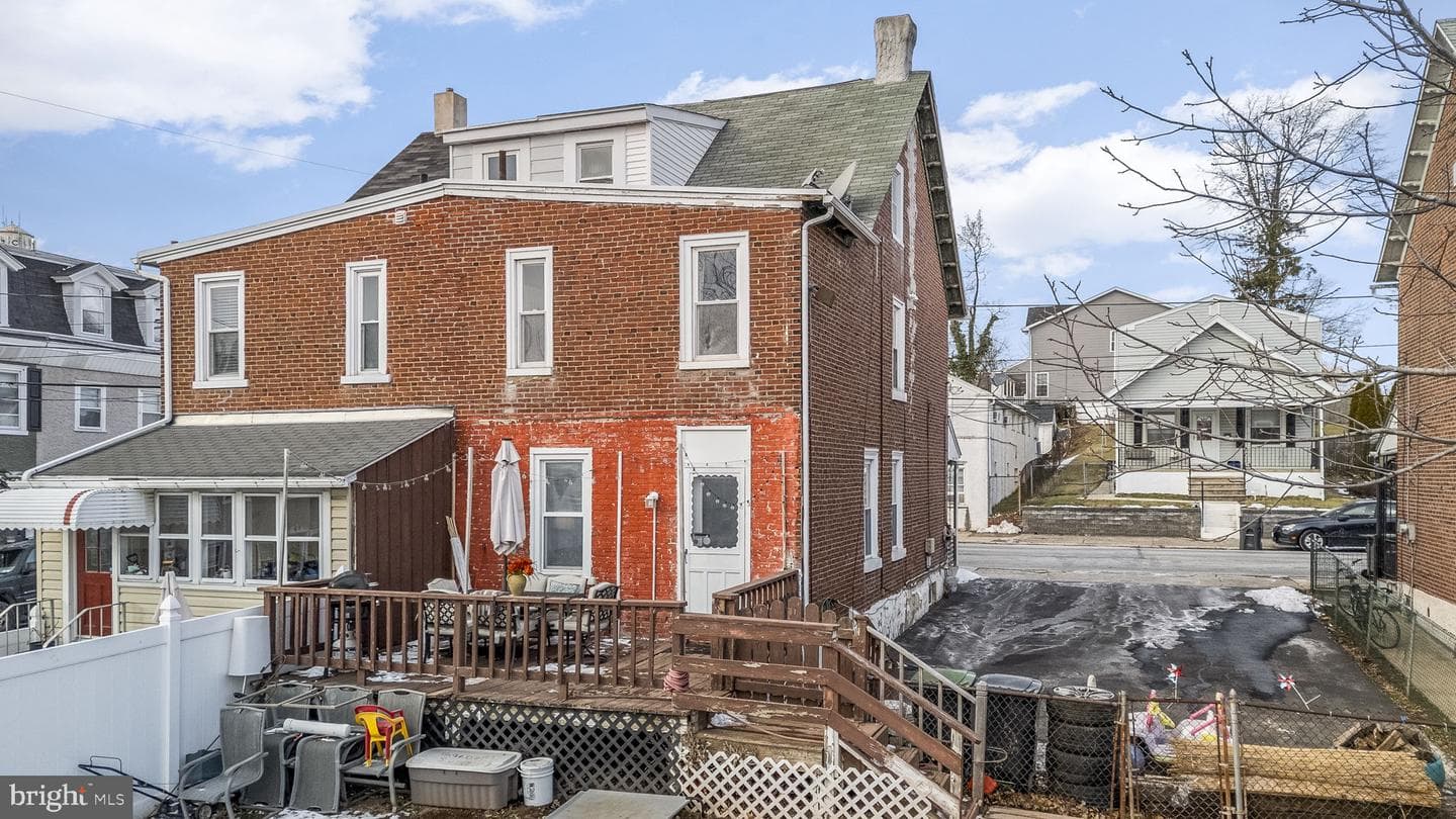 328 Emmett Street photo 12