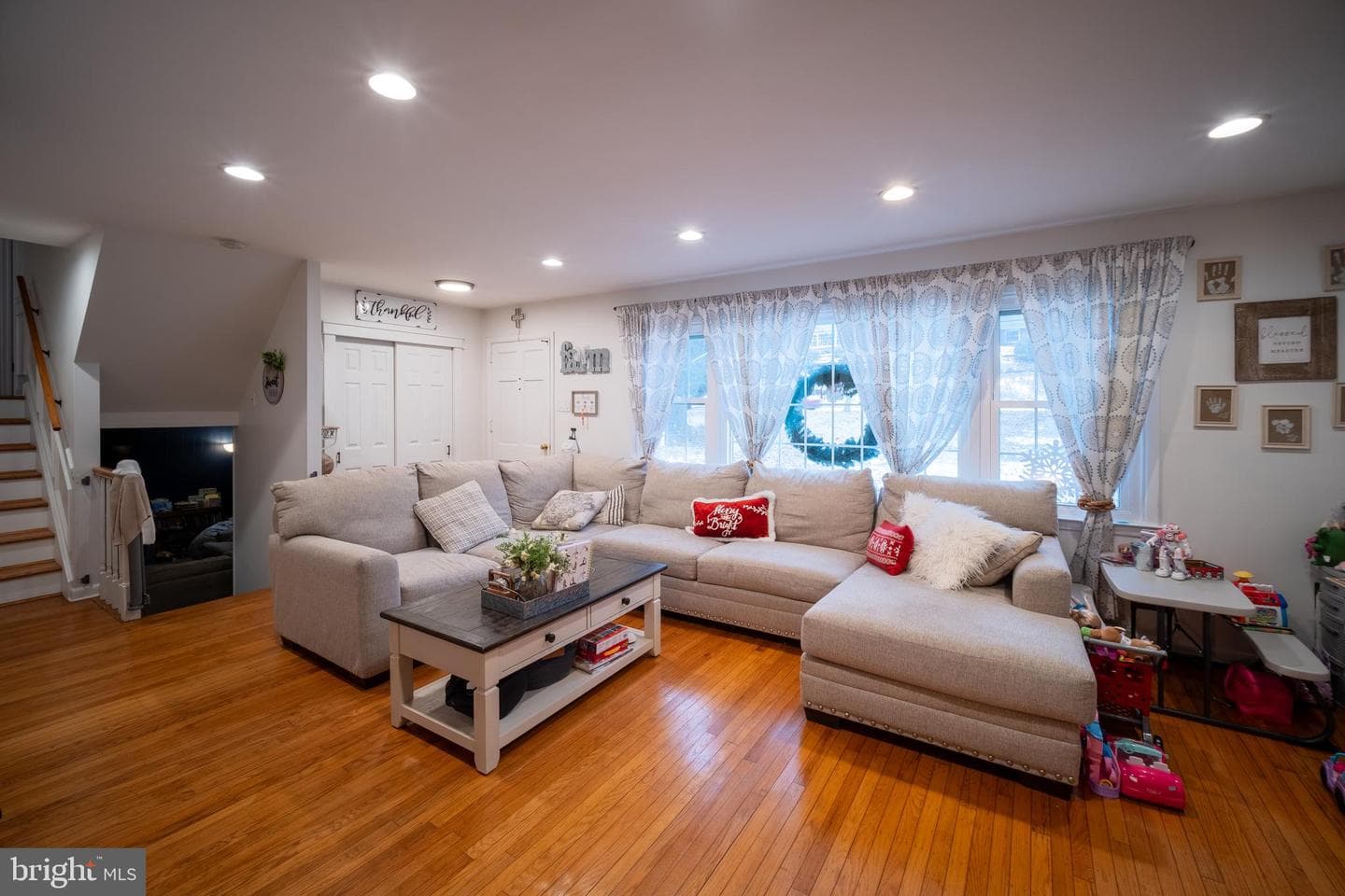 1621 Margo Lane photo 2