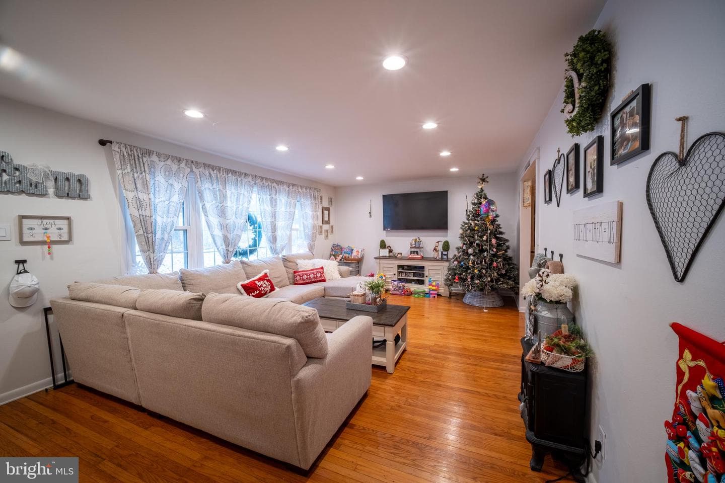 1621 Margo Lane photo 3