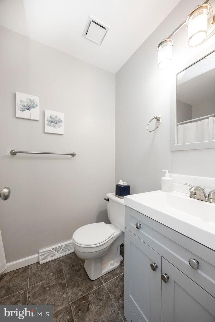 502 Lancaster Court photo 18