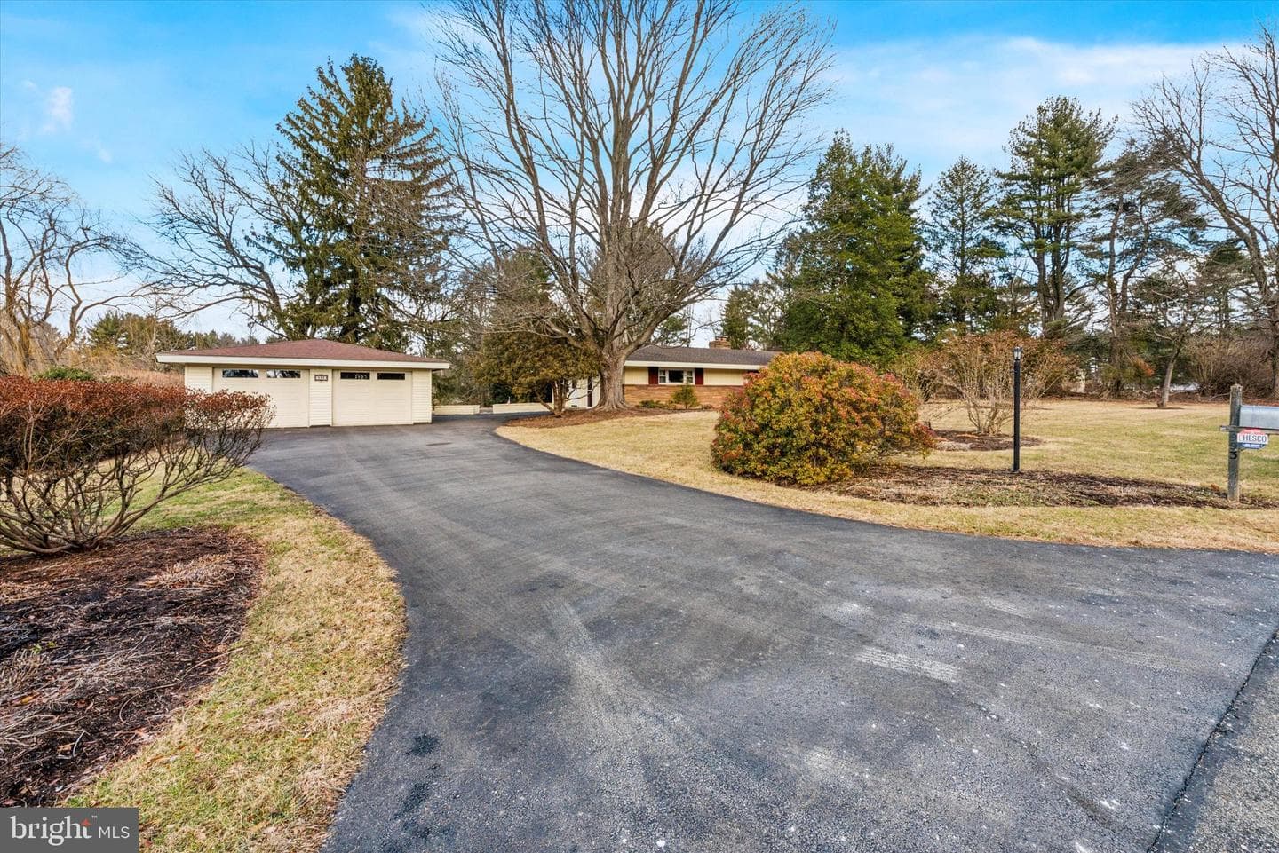 993 Deerfield Lane photo 2