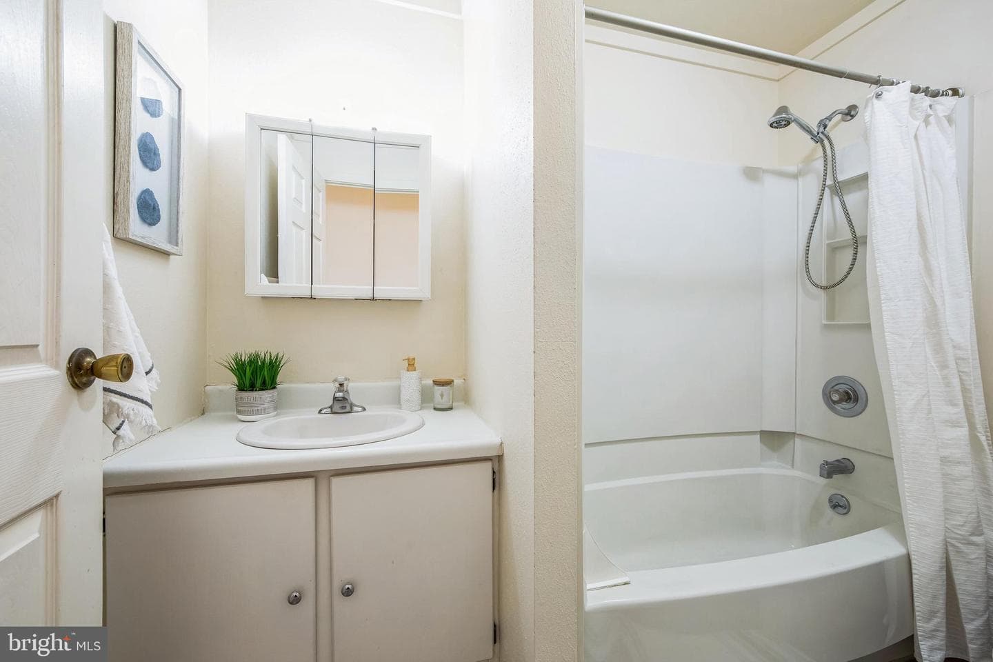 505 Summit House photo 23