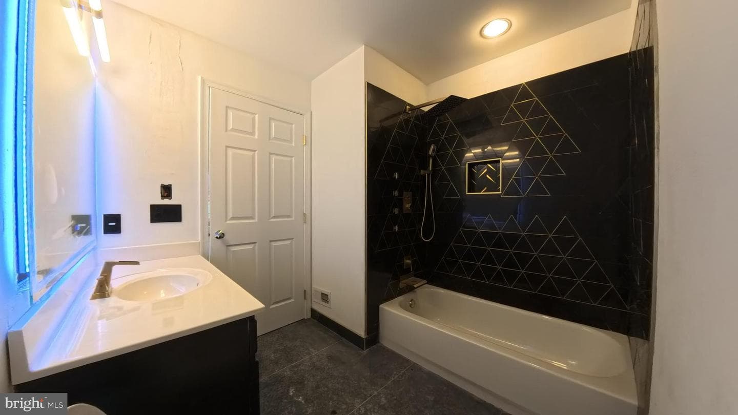 114 Fairfax Court #2204 photo 20
