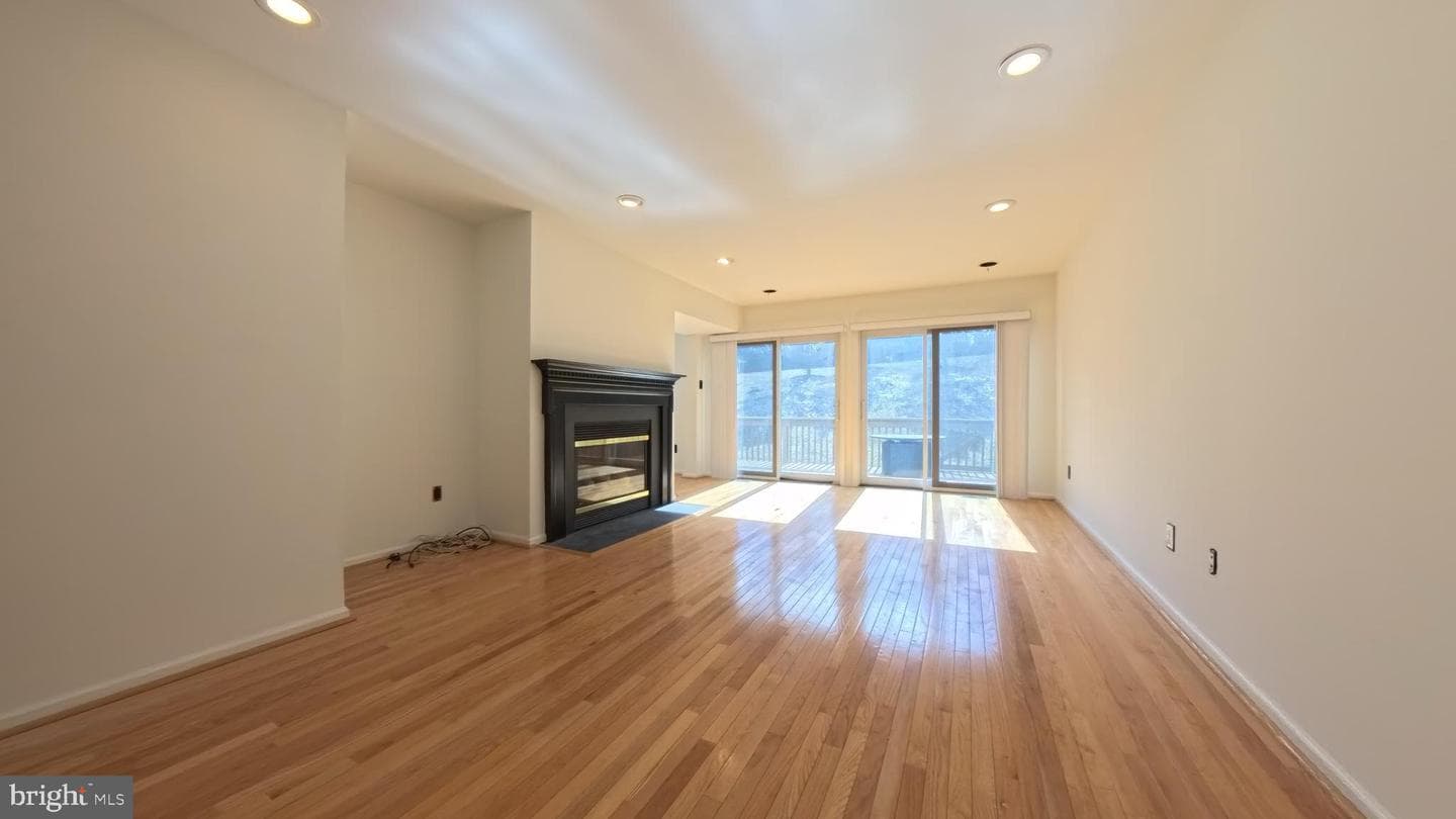 114 Fairfax Court #2204 photo 4