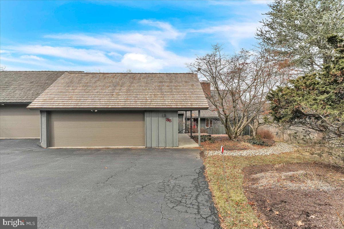 35 Southridge Drive photo 3