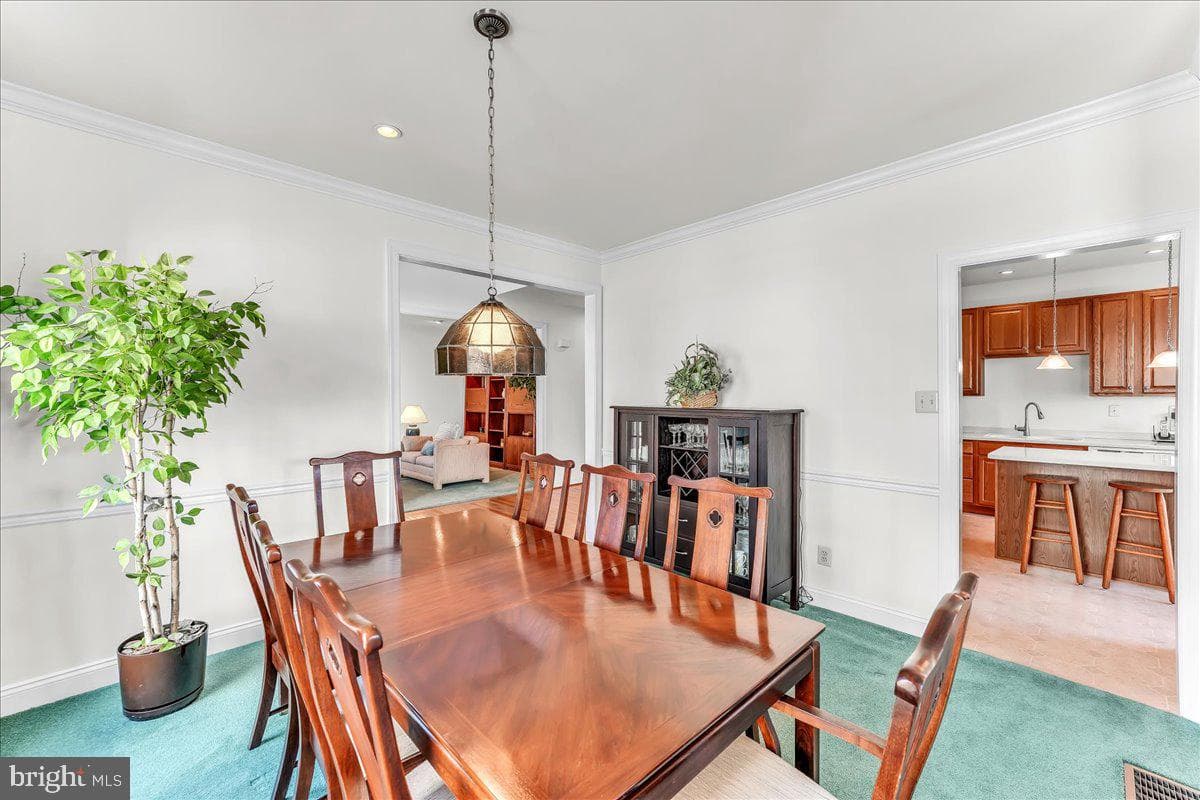 216 Greenbriar Drive photo 12
