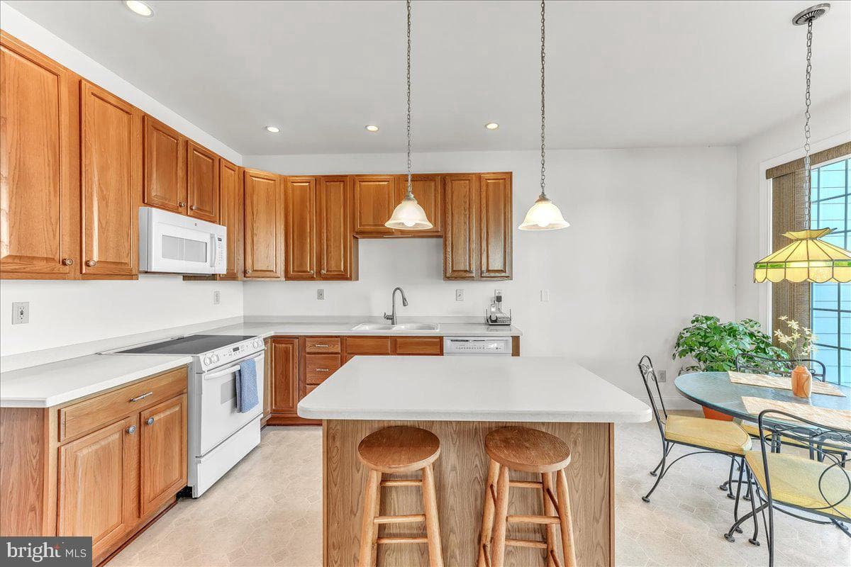 216 Greenbriar Drive photo 14