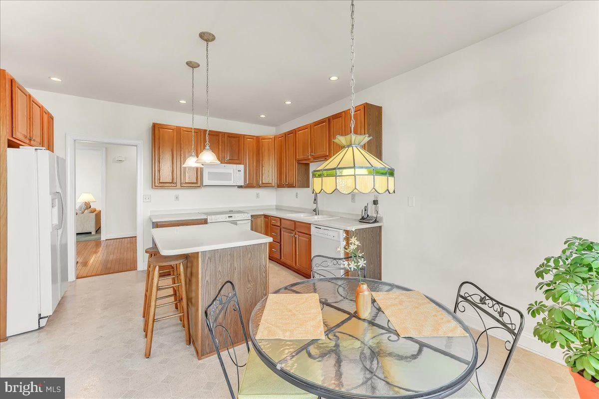 216 Greenbriar Drive photo 15