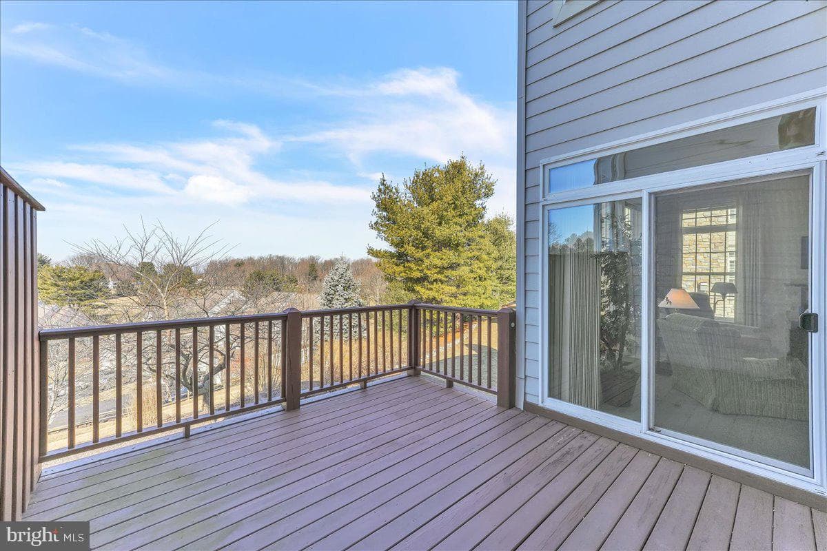 216 Greenbriar Drive photo 20