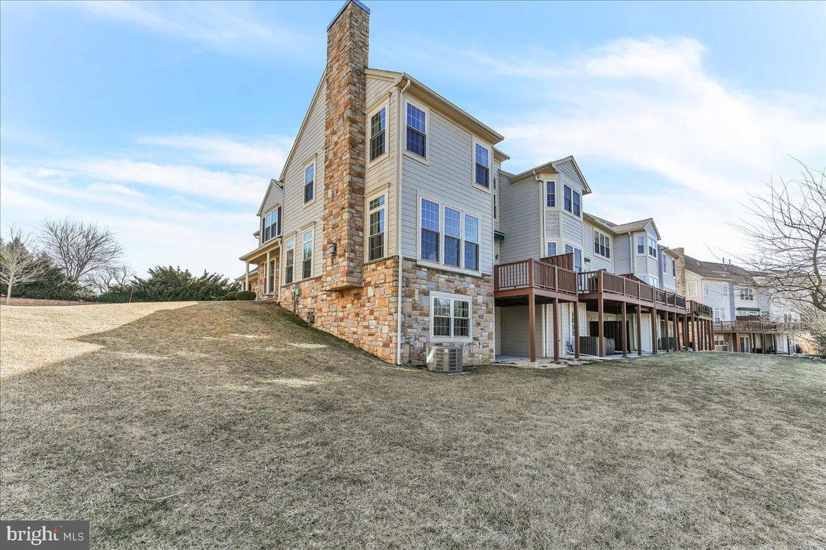 216 Greenbriar Drive photo 21