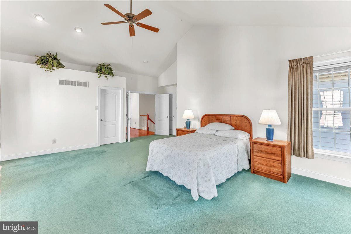 216 Greenbriar Drive photo 25