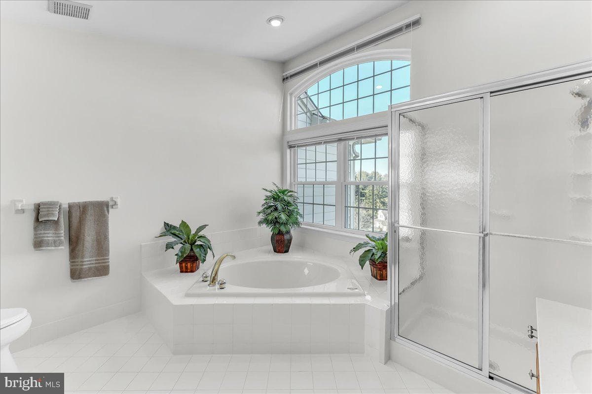 216 Greenbriar Drive photo 26