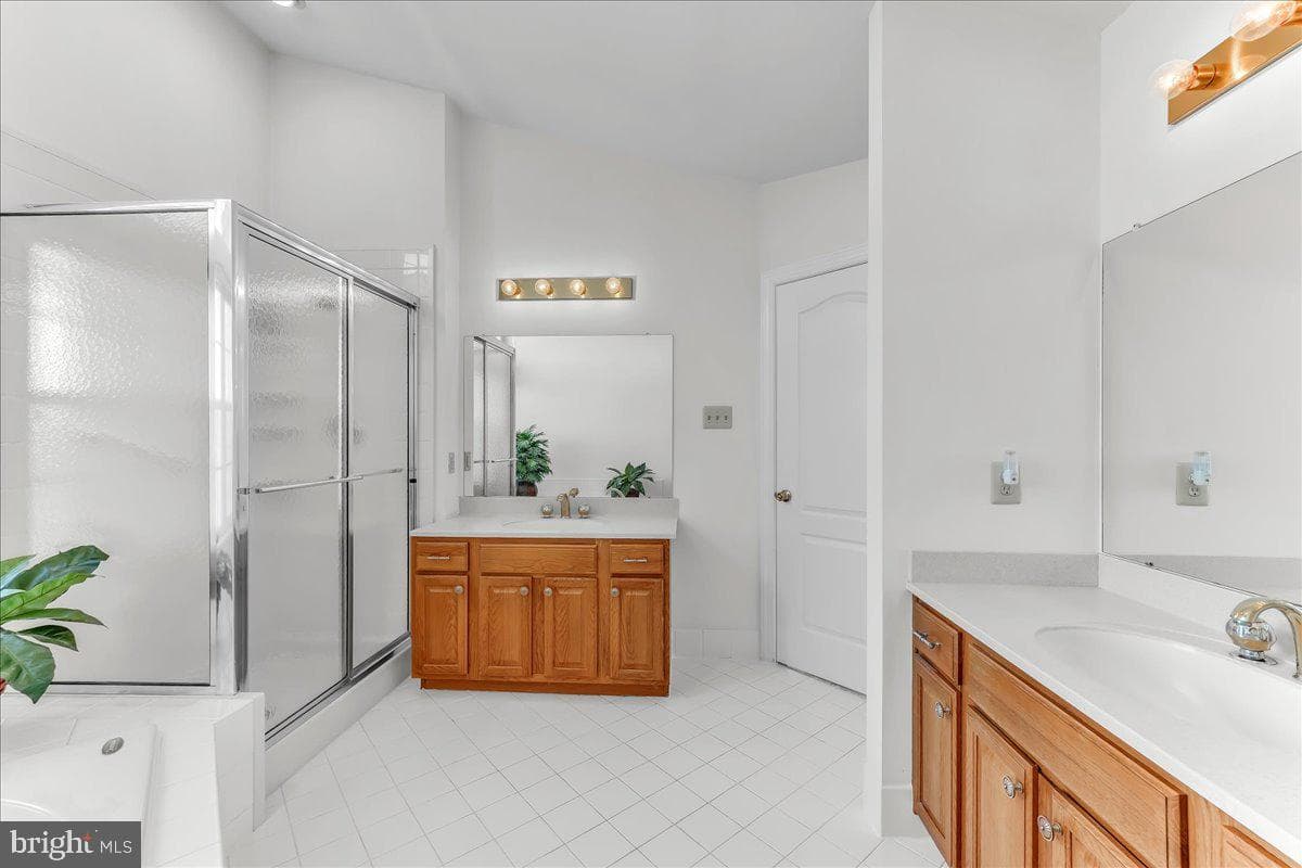 216 Greenbriar Drive photo 27