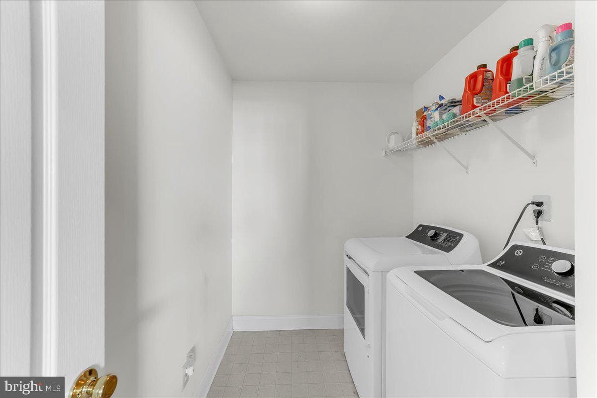 216 Greenbriar Drive photo 29