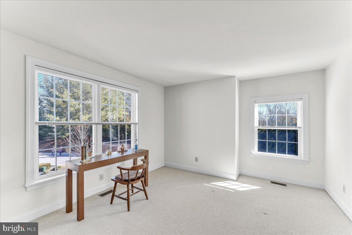 216 Greenbriar Drive photo 31