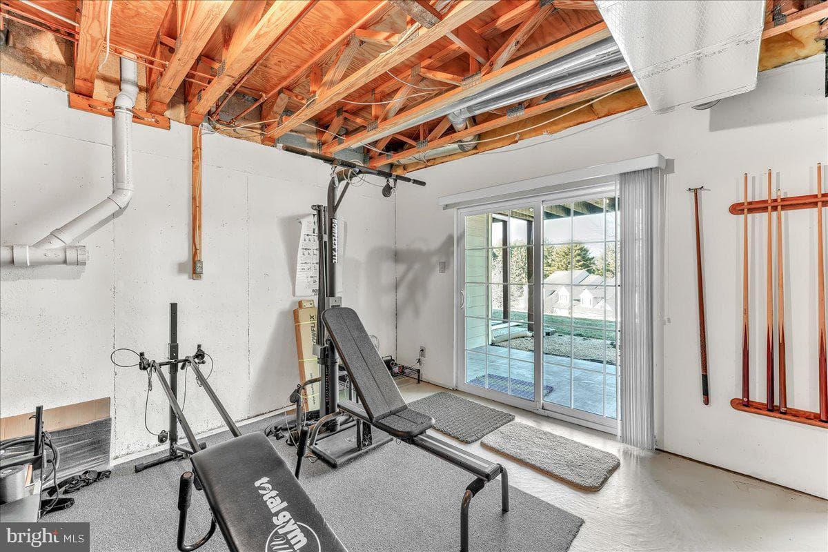216 Greenbriar Drive photo 35