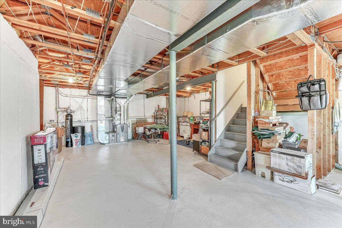 216 Greenbriar Drive photo 36