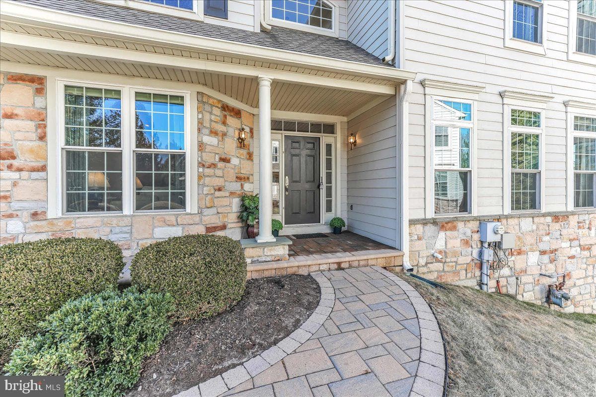 216 Greenbriar Drive photo 4